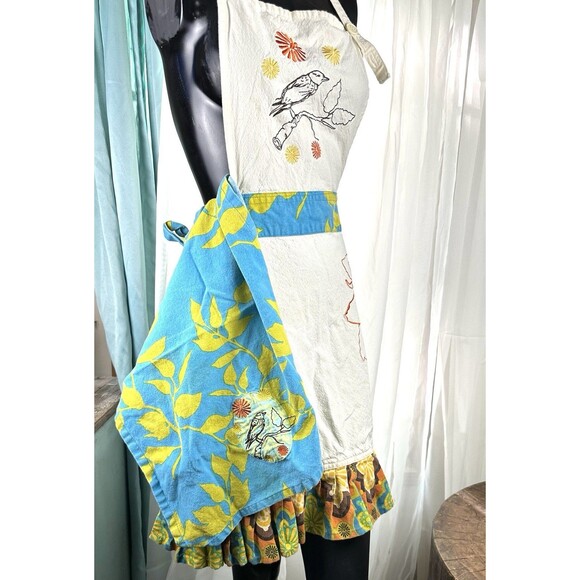 Cotton Embroidered Hummingbird Apron With Matching Dish Towel - Picture 2 of 10